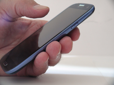 Dating-Apps gehören nicht auf geschäftlich genutzte Smartphones, Bild: Lupo / pixelio.de